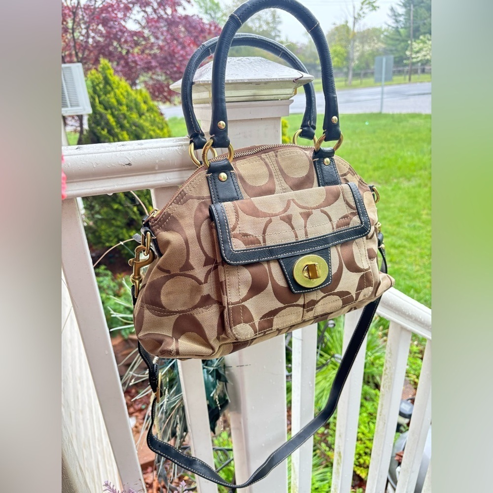 Coach 2 Way Turnlock Signature Hangbag - Picture 5 of 12